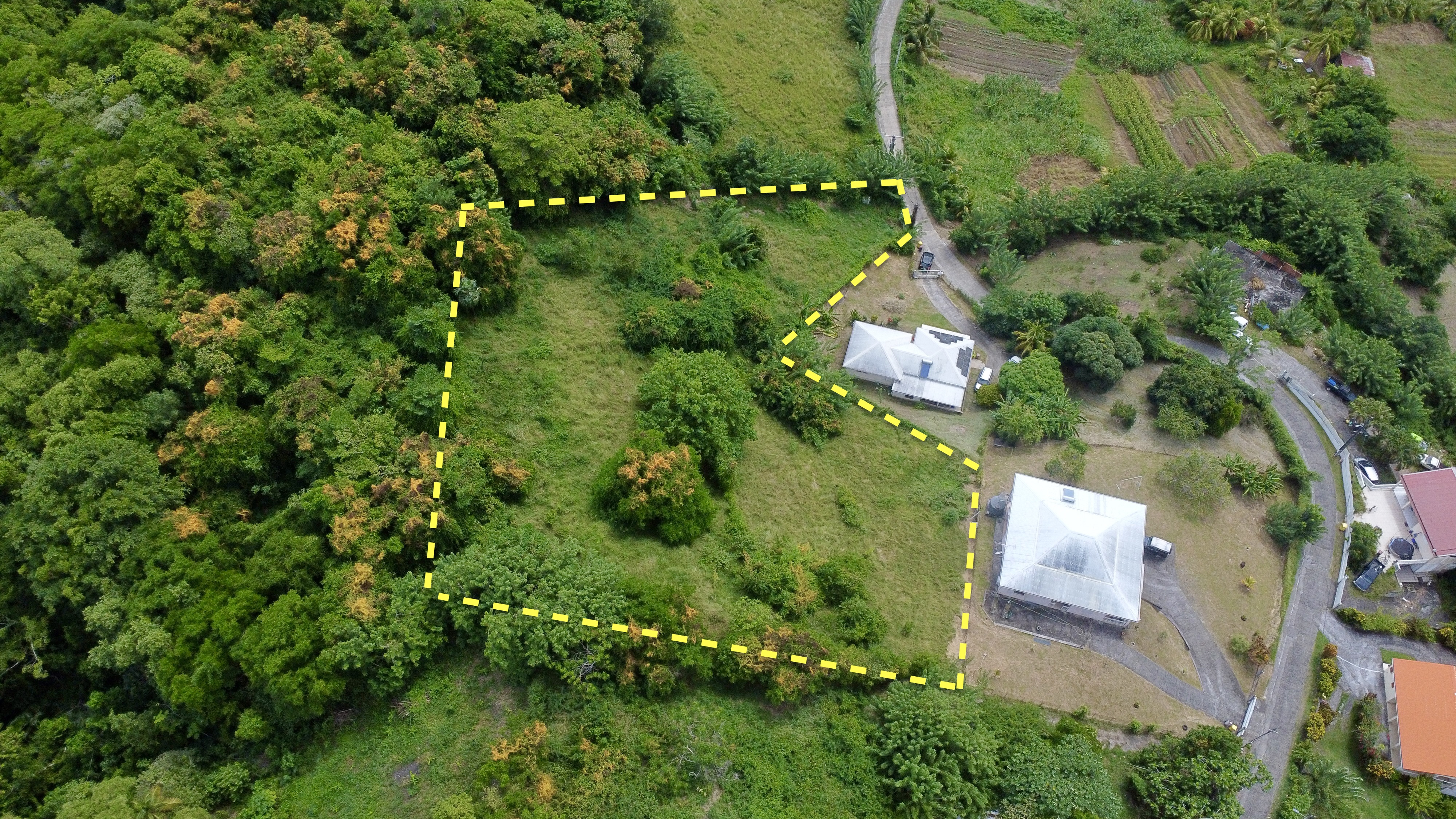 Terrain constructible de 3 361 m² au Marin