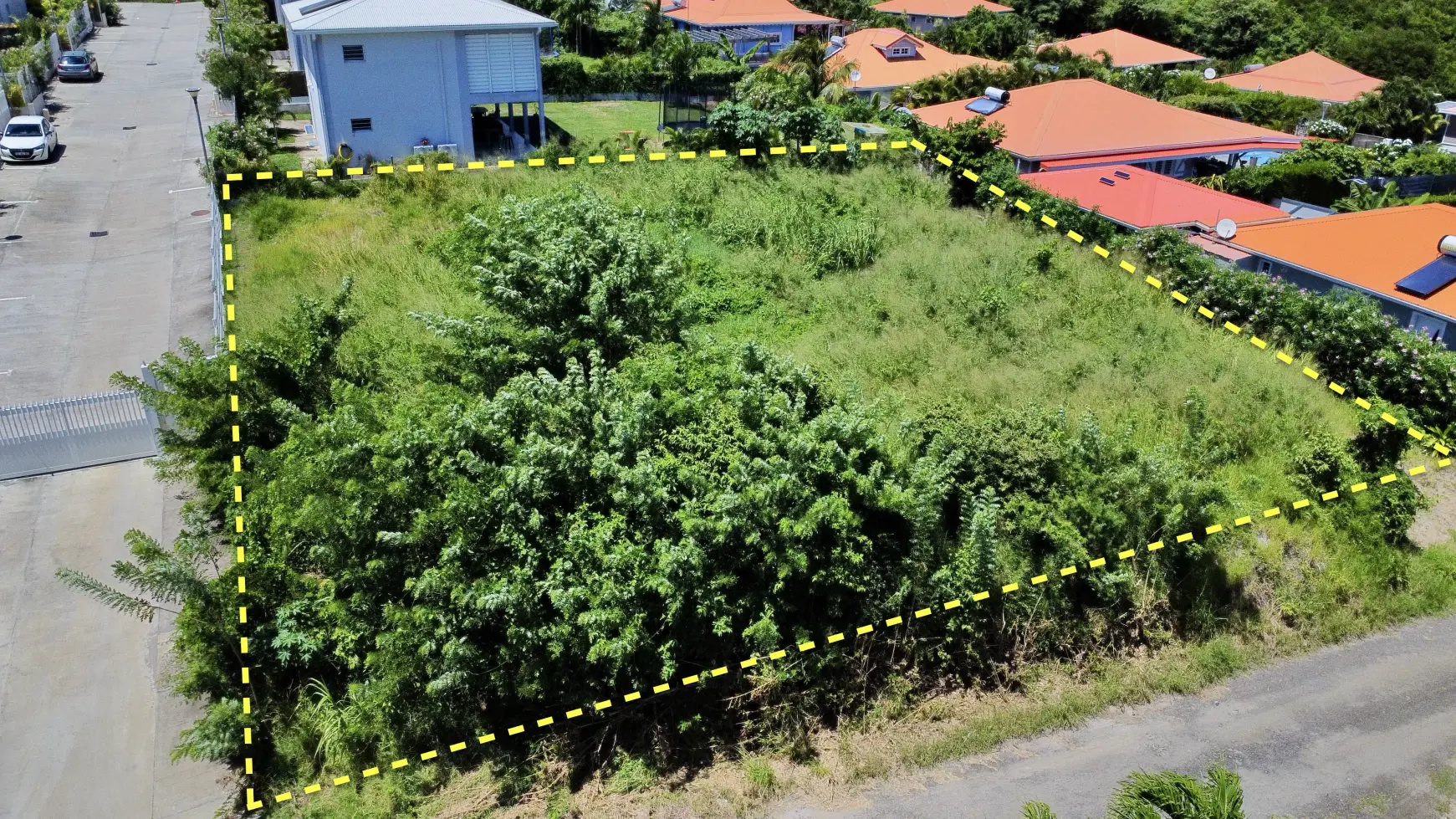 Terrain nu constructible de 802 m²