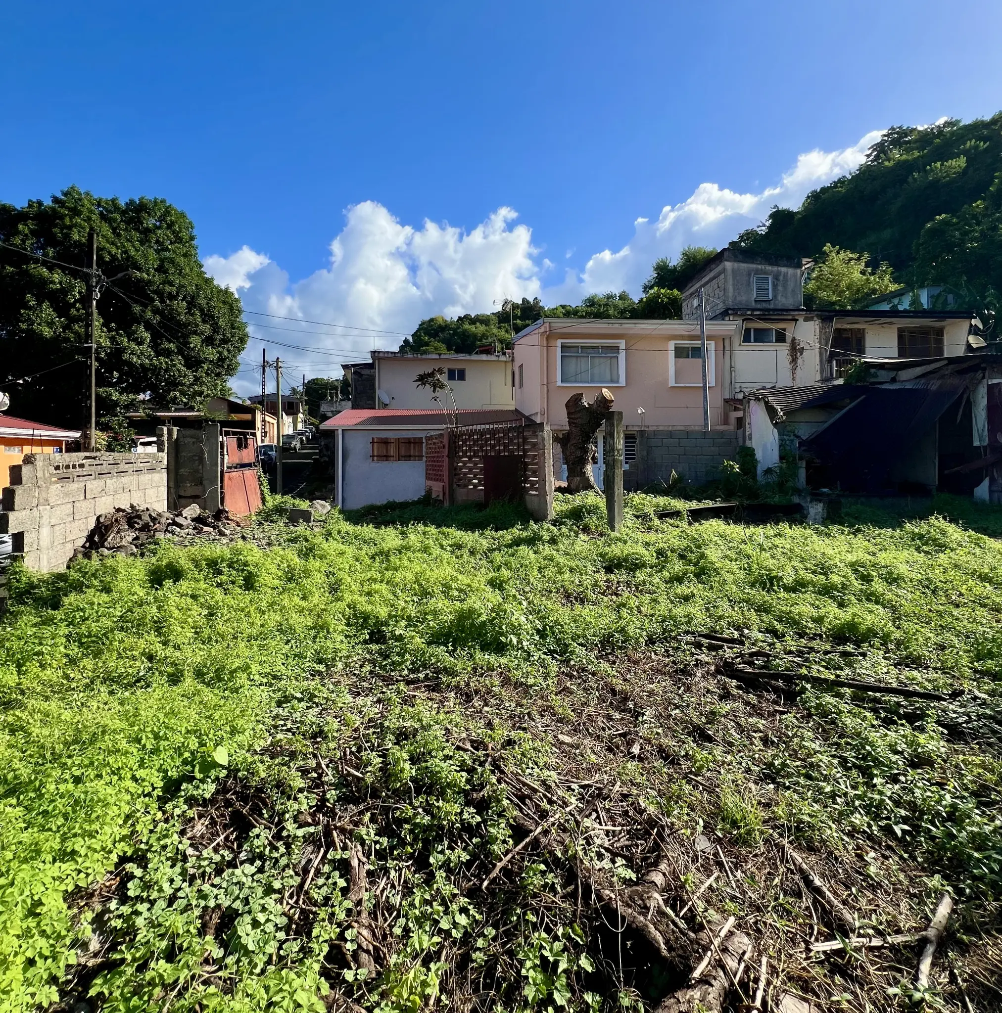 Terrain constructible 350 m² – Saint-Pierre (Martinique)