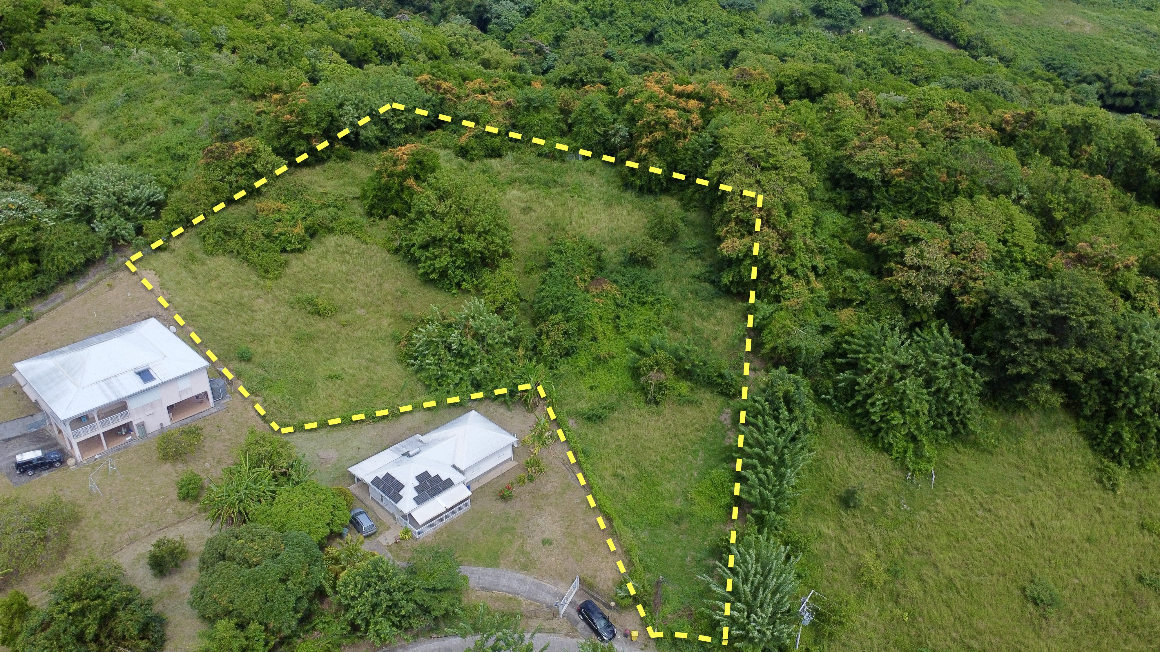 Terrain constructible de 3 361 m² au Marin