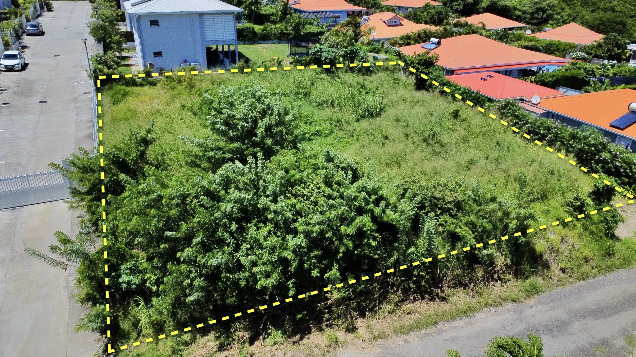 Terrain nu constructible de 802 m²