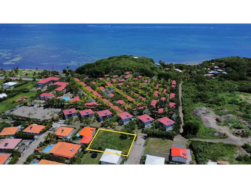 Terrain nu constructible de 802 m²